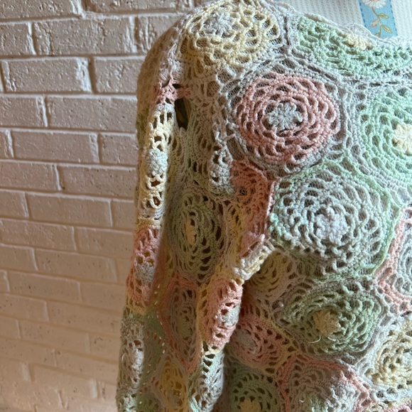 Vintage BFA Classics crocheted pastel sweater size L - Picture 4 of 7